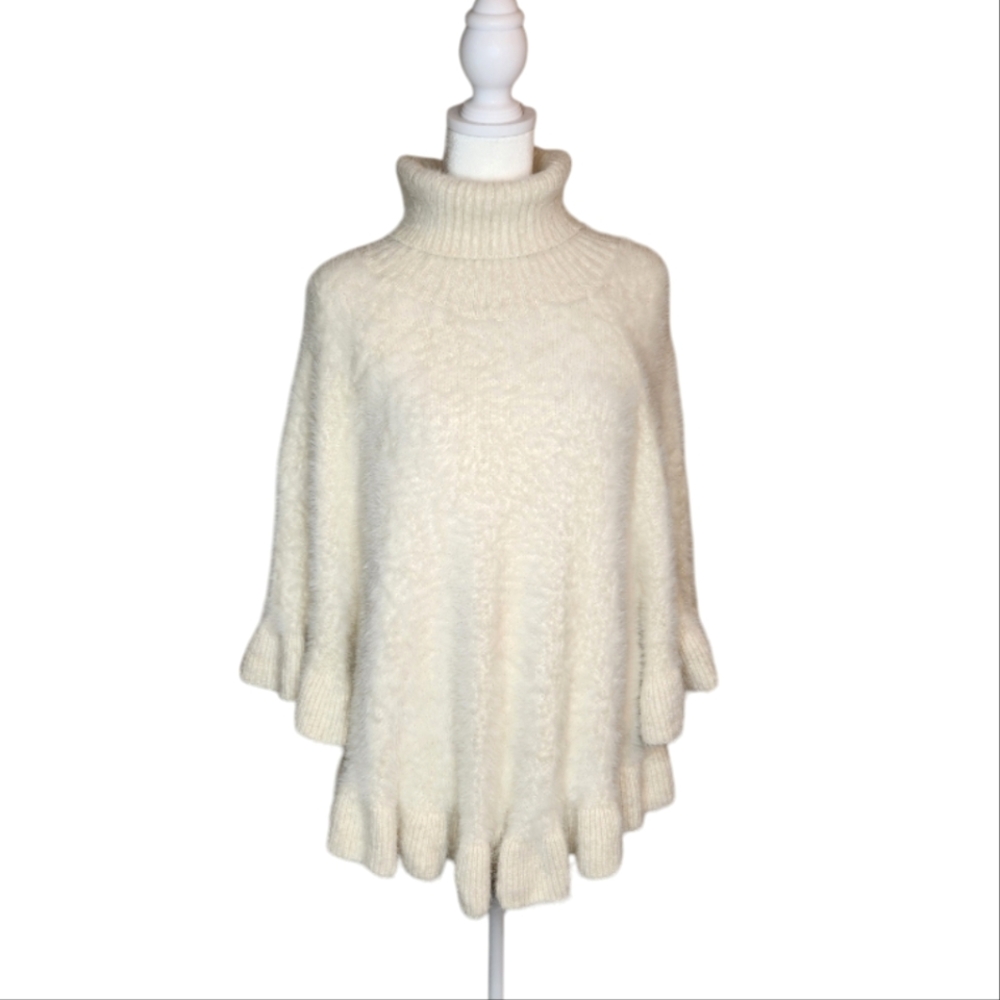 NEW Anthropologie Akemi + Kin Falling Snow Fuzzy Ruffled Poncho Sweater One Size